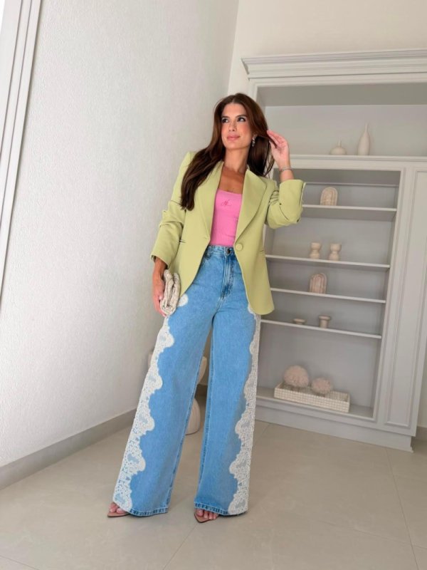 Calça Jeans Wide com Renda Lateral