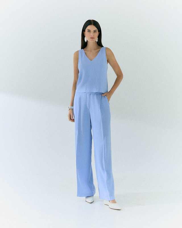 Regata Viscose Decote em V e Ponteiras nas Costas