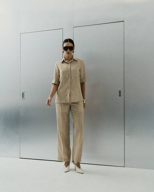 Camisa Listrada Manga Curta com Bolsos
